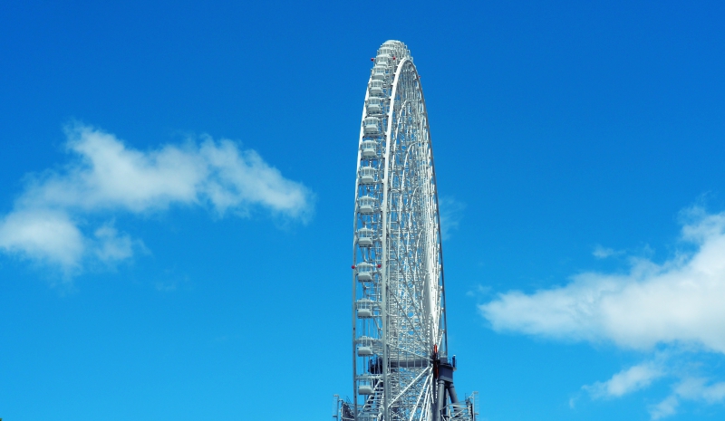 OSAKA WHEEL與藍天一景