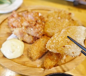 大阪難波海鮮大餐店家推薦「知床漁場 道頓堀店」的1號套餐的多汁炸關東煮白蘿蔔