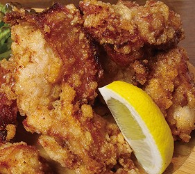 大阪難波海鮮大餐店家推薦「知床漁場 道頓堀店」的3號套餐的北海道炸雞