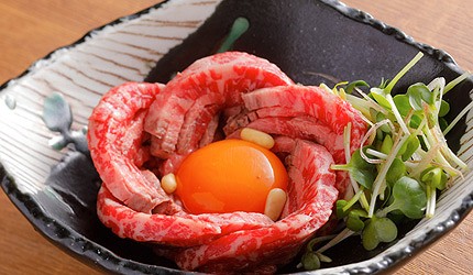 京都車站前購物推薦:京都塔商場「KYOTO TOWER SANDO」的B1F FOOD HALL美食大街的「京の焼肉処 弘」的生牛肉