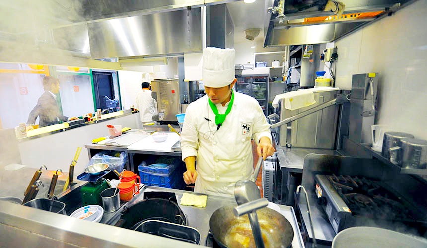 「神座」料理區很整潔