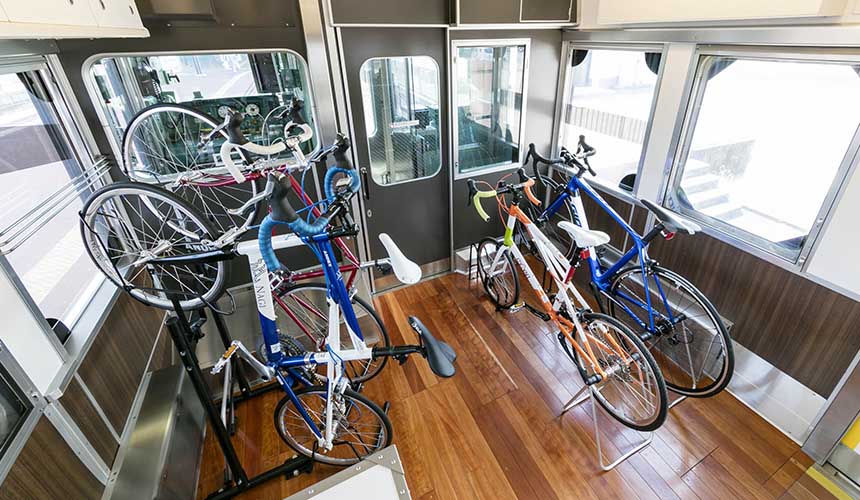 关西旅游用「JR西日本铁路周游券」搭乘观光列车「La Malle de Bois」前往宇野搭自行车