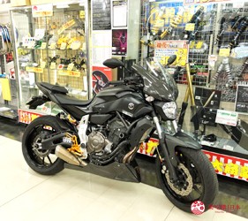 大阪推薦機車部品店「Bike World」的店內