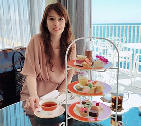 日本兵庫淡路島大型「HELLO KITTY SMILE」海景主題餐廳「Smile Restaurant」的下午茶咖啡館「Party Balcony」超夢幻下午茶
