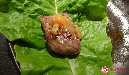 大阪心齋橋燒肉推薦必吃「黑毛和牛燒肉一」的燒肉與生菜