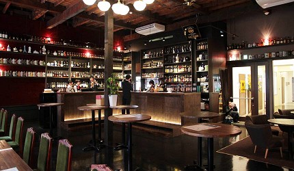 日本京都「酒的美術館 三条總店」店內一景