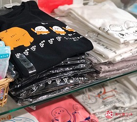 日本大阪難波車站內的「ekimo」的「Sirotan Friends park」販售的T-shirt