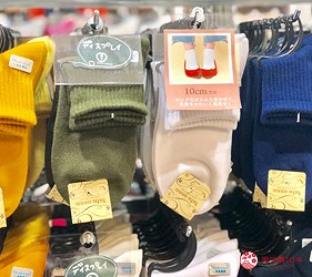 日本大阪難波車站內的「ekimo」的日系襪子店「tutu anna」販售的微高筒襪子