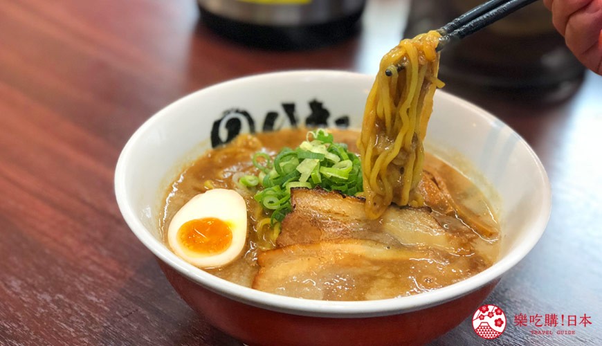 大阪難波香醇拉麵推薦「麵屋NORIO」的「濃厚醬油泥拉麵」(濃厚どろ醤油らー麺)