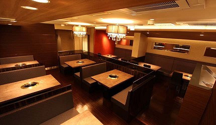 大阪心斋桥烧肉神户牛推介推荐店舖焼肉どうらく心斎桥店的2人座位区