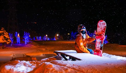 日本關西北海道新潟滑雪自由行滑雪場推薦5選之一的「Dynaland」的夜滑景致